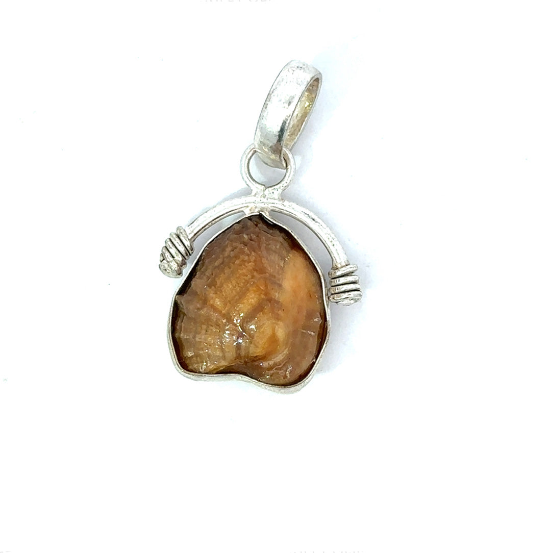 Machmani Metal Pendant – Sacred Charm for Protection, Luck & Prosperity