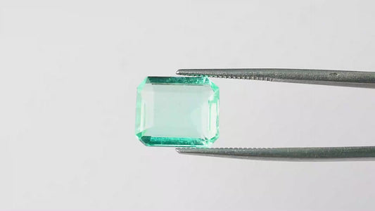 Natural Emerald (Panna) – Wisdom, Prosperity & Planet Mercury’s Blessing 5.17 CT